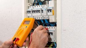 Looking for an electrician near me? Get to know the important criteria to consider to narrow down your selection.